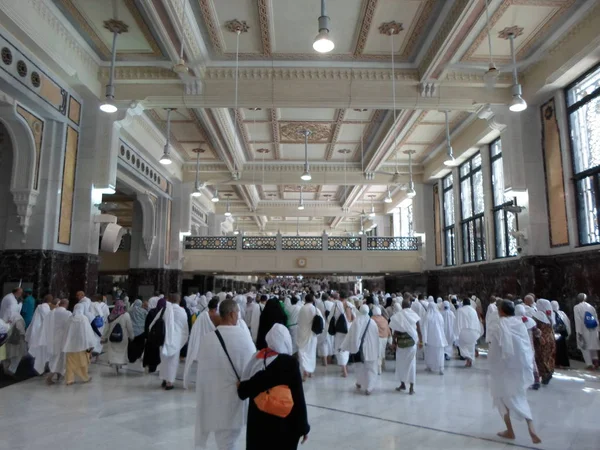 サウジアラビア メッカ20 6月20日 聖地でイスラム教徒の礼拝 — ストック写真