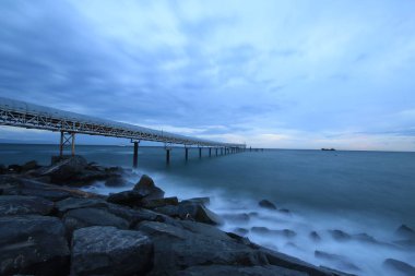 Uzun pozlama iskelesi ve İstanbul şehri