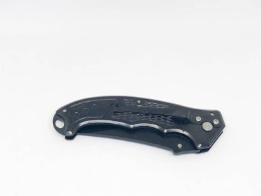 Beyaz arka planda katlanabilir çakı