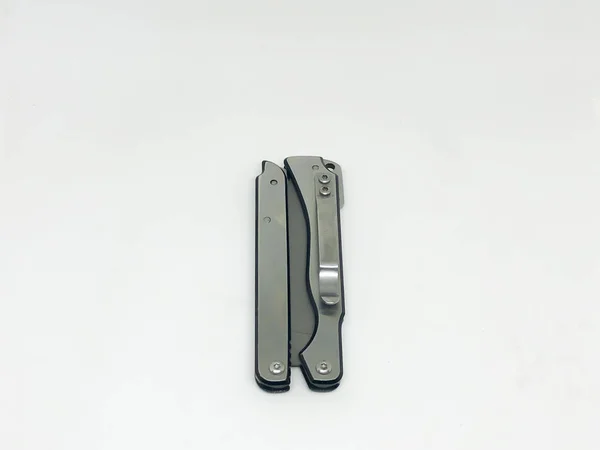白い背景に折りたたみ式ポケットナイフ — ストック写真