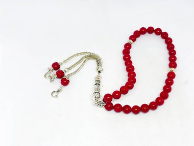 Çeşitli tespih boncukları, beyaz arka plan