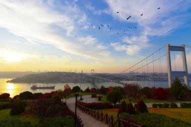 Boğaziçi Köprüsü ve İstanbul Şehri