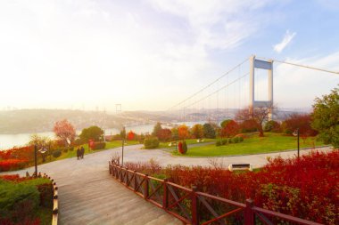Boğaziçi Köprüsü ve İstanbul Şehri