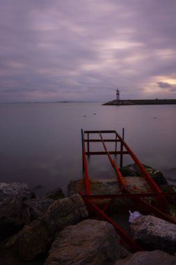 Uzun pozlama iskelesi ve gün batımı
