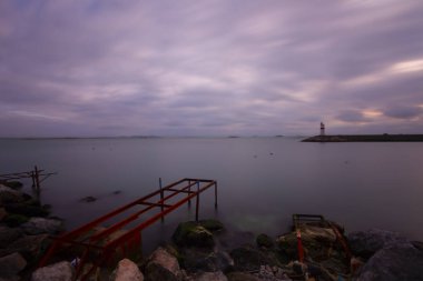 Uzun pozlama iskelesi ve gün batımı