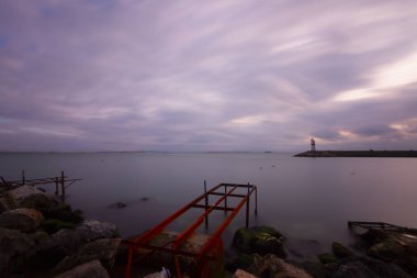 Uzun pozlama iskelesi ve gün batımı