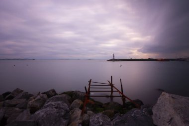 Uzun pozlama iskelesi ve gün batımı
