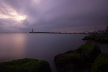 Uzun pozlama iskelesi ve gün batımı