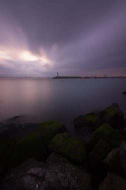 Uzun pozlama iskelesi ve gün batımı