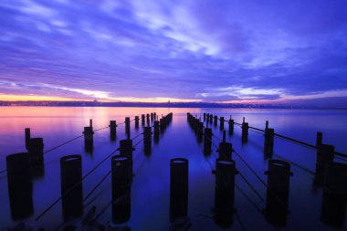Uzun pozlama iskelesi ve gün batımı