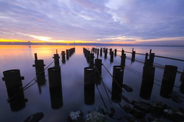 Uzun pozlama iskelesi ve gün batımı