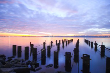 Uzun pozlama iskelesi ve gün batımı
