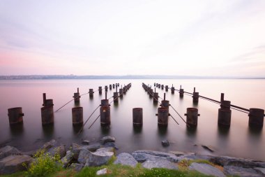 Uzun pozlama iskelesi ve gün batımı