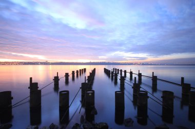 Uzun pozlama iskelesi ve gün batımı