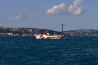 Boğaz'da eski feribot (vapur) ile deniz yolculuğu - İstanbul, Türkiye