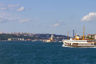 Boğaz'da eski feribot (vapur) ile deniz yolculuğu - İstanbul, Türkiye
