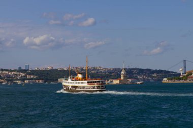 Boğaz'da eski feribot (vapur) ile deniz yolculuğu - İstanbul, Türkiye