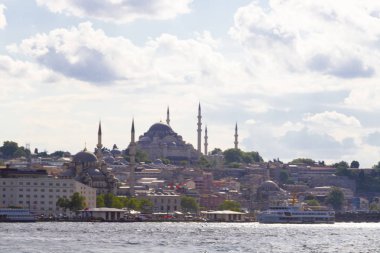 İstanbul'da gün batımında Yeni Cami (Türkçe: Yeni Camii). Türkiye
