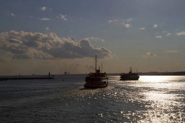 Sjöresa Med Gammal Färja Ångbåt Bosporen Istanbul Turkiet — Stockfoto