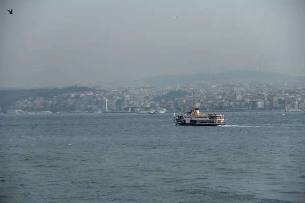 Sea Voyage Met Oude Veerboot Steamboat Aan Bosporus Istanboel Turkije — Stockfoto