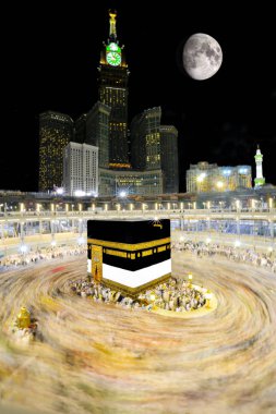 Müslüman hacılar Mekke Mescidi Haram'da Kara Taş yakınlarındaki Kabe'yi çevrelerler. Dünyanın dört bir yanındaki Müslümanlar namaz vaktinde Kâbe'ye karşı karşıya