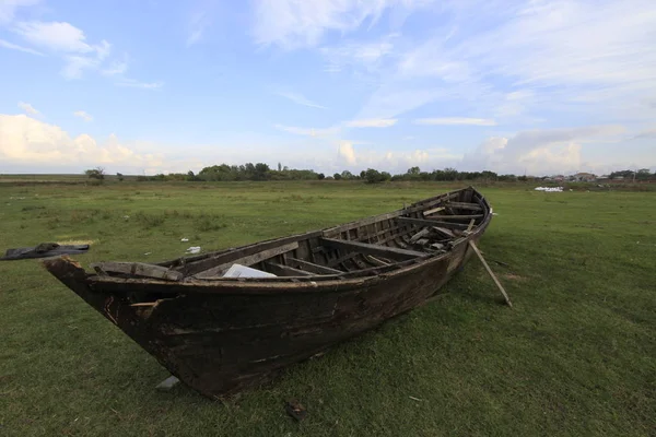 Altes Boot Und Landschaft — Stockfoto