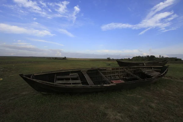 Altes Boot Und Landschaft — Stockfoto