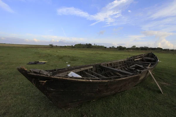 Altes Boot Und Landschaft — Stockfoto