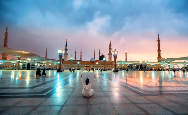 무슬림 Nabawi 모스크 사우디 아라비아에 — 스톡 사진