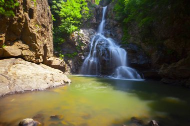Türkiye'nin şelaleleri ve nehirleri. Erikli şelalesi, Çınarcık, Yalova, Türkiye