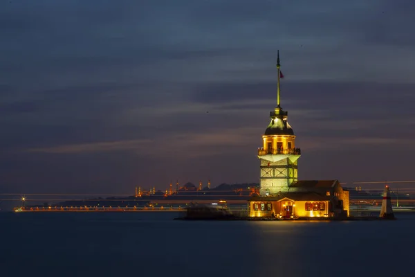 Maiden Tower Och Istanbul City — Stockfoto