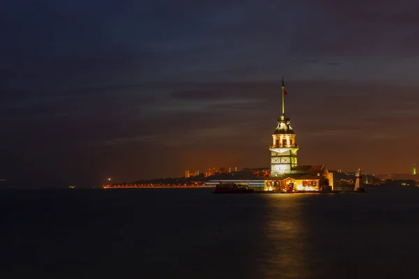 Maiden Tower Och Istanbul City — Stockfoto