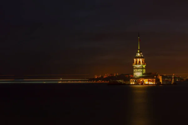 Maiden Tower Och Istanbul City — Stockfoto