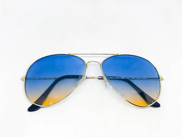 Óculos Sol Frescos Isolados Fundo Branco — Fotografia de Stock
