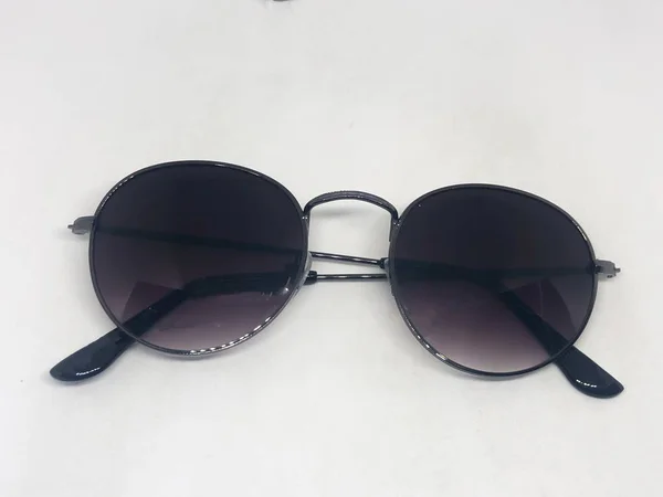 Lunettes Soleil Fraîches Isolées Sur Fond Blanc — Photo