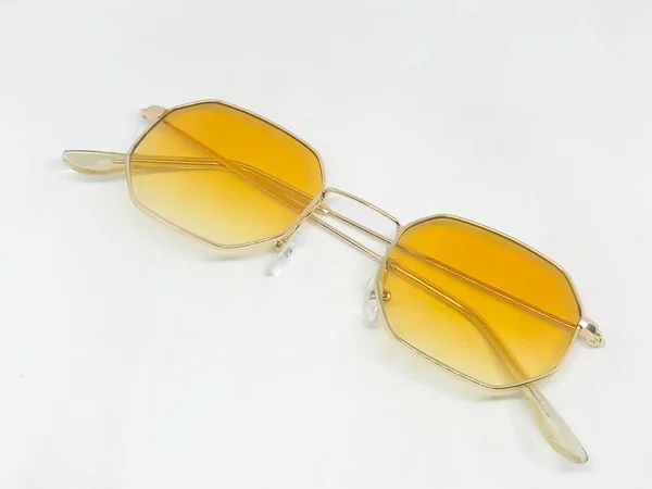 Δροσερό Γυαλιά Ηλίου Που Απομονώνονται Λευκό Φόντο — Φωτογραφία Αρχείου
