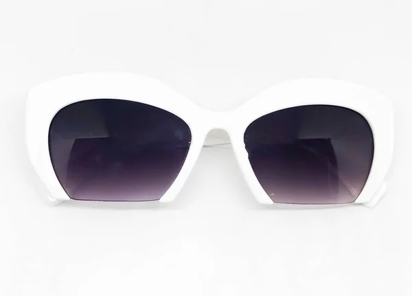 Δροσερό Γυαλιά Ηλίου Που Απομονώνονται Λευκό Φόντο — Φωτογραφία Αρχείου