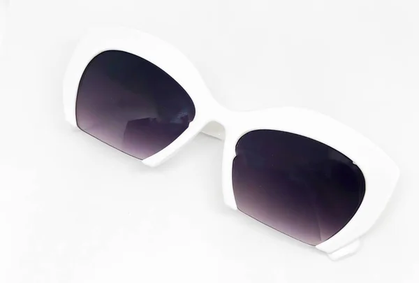 Gafas Sol Frescas Aisladas Sobre Fondo Blanco — Foto de Stock