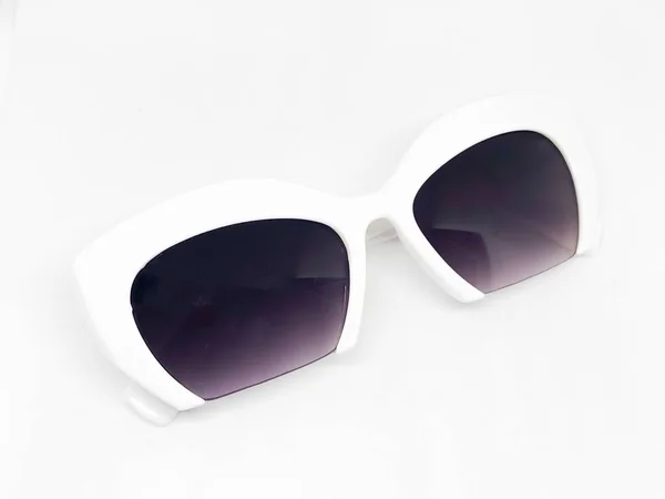 Lunettes Soleil Fraîches Isolées Sur Fond Blanc — Photo