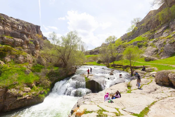 Kapadokya'daki Ihlara Vadisi. Ihlara Vadisi (Peristrema Manastırı) veya Ihlara Geçidi, Türkiye'nin yürüyüş gezileri için en ünlü vadisidir.