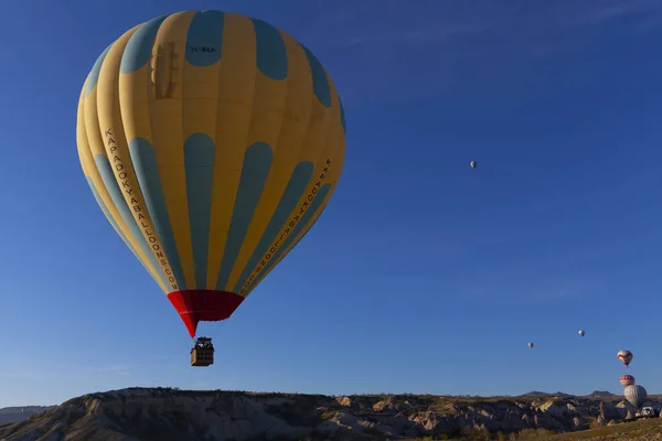 Montgolfières Survolant Spectaculaire Cappadoce Turquie — Photo