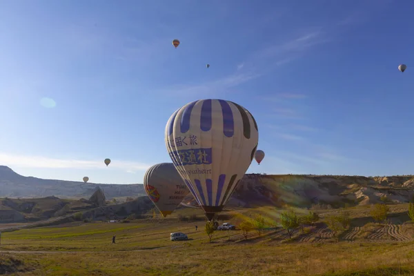 Montgolfières Survolant Spectaculaire Cappadoce Turquie — Photo