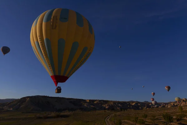 Hot Air Balloons Flying Spectacular Cappadocia Turkey — Stock Photo, Image