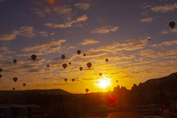 Balony Gorącym Powietrzu Latające Nad Spektakularnym Kapadocji Turcja — Zdjęcie stockowe