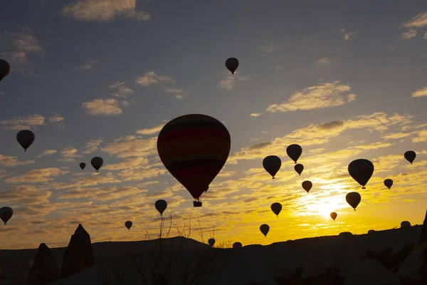 Balony Gorącym Powietrzu Latające Nad Spektakularnym Kapadocji Turcja — Zdjęcie stockowe