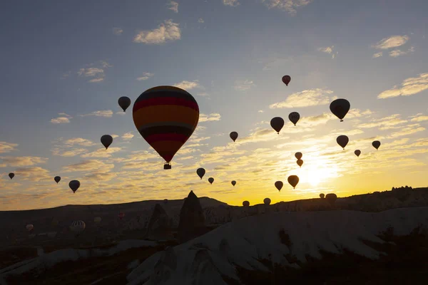 Balony Gorącym Powietrzu Latające Nad Spektakularnym Kapadocji Turcja — Zdjęcie stockowe