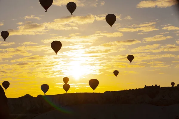 Montgolfières Survolant Spectaculaire Cappadoce Turquie — Photo