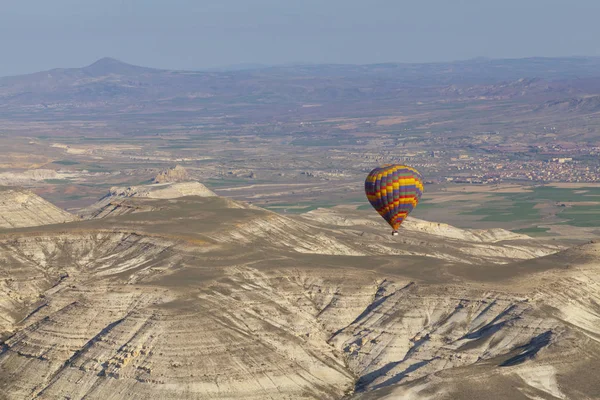 Lélegzetelállító Hőlégballonok Repülnek Látványos Cappadocia Törökország — Stock Fotó