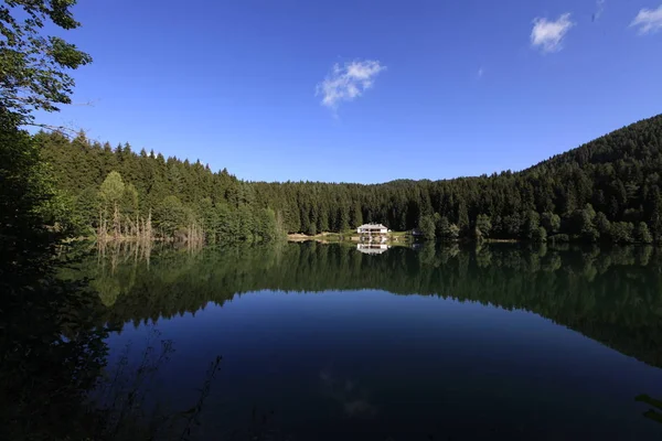 Vista Paisagem Karagol Lago Negro Destino Popular Para Turistas Moradores — Fotografia de Stock