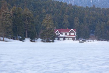 Abant-Gölcük güzel görünümü. İnanılmaz göl manzarası. Bolu Türkiye